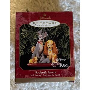 Hallmark keepsake Disney Lady & The Tramp The Family Portrait Christmas Ornament